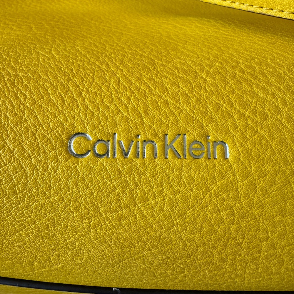 Calvin Klein crossbody/shoulder bag. Perfect for summer.